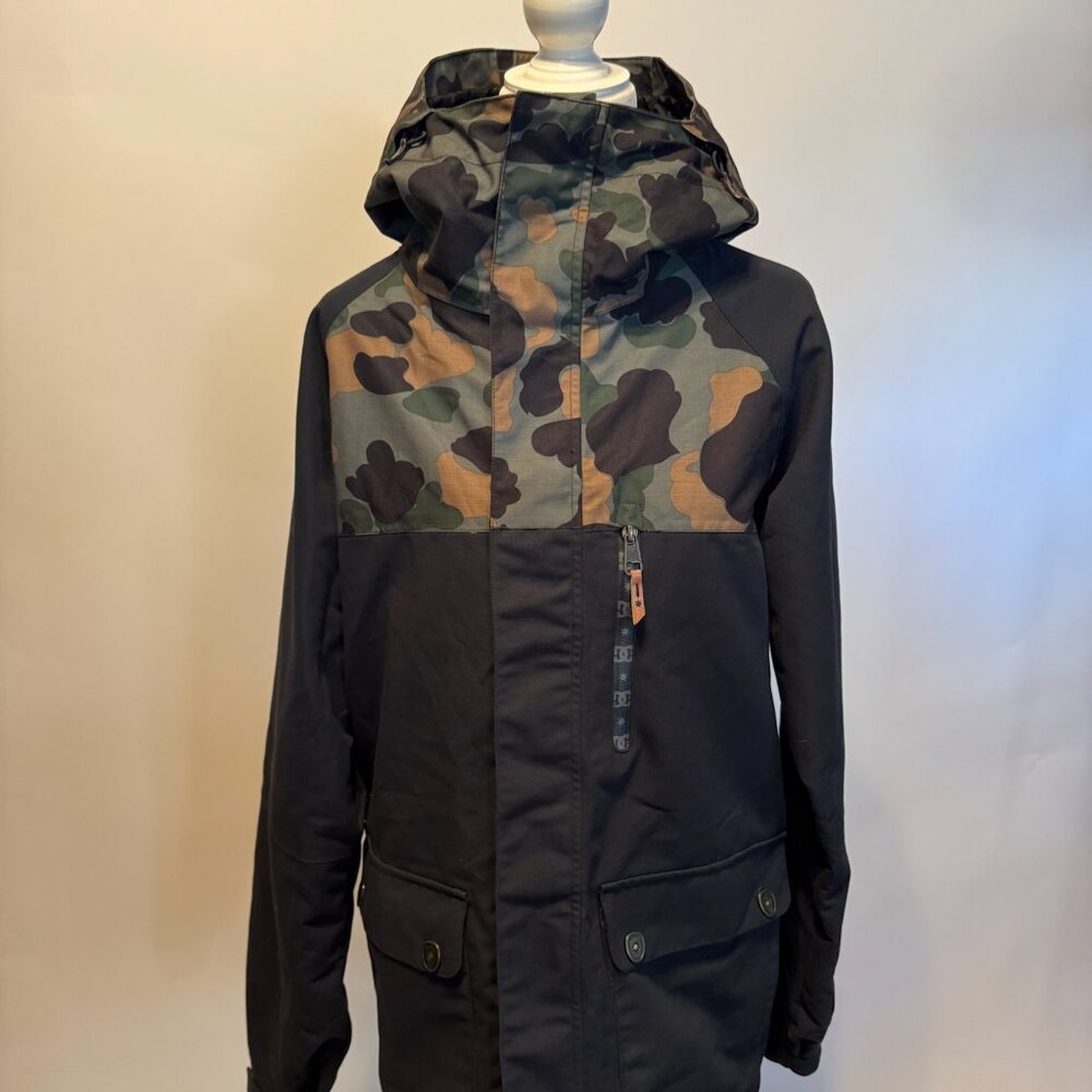 Mens DC Snowboard/ Ski Jacket- Size Medium, 15k Waterproof, Like New
